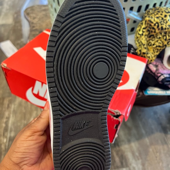 Nike - Picture 1 of 3